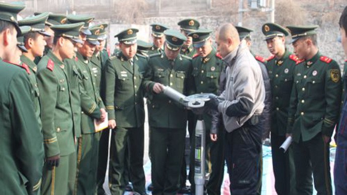 我公司技術(shù)人員在蘭州市消防特勤大隊(duì)為消防官兵現(xiàn)場(chǎng)顯示、培訓(xùn)我公司所供設(shè)備
